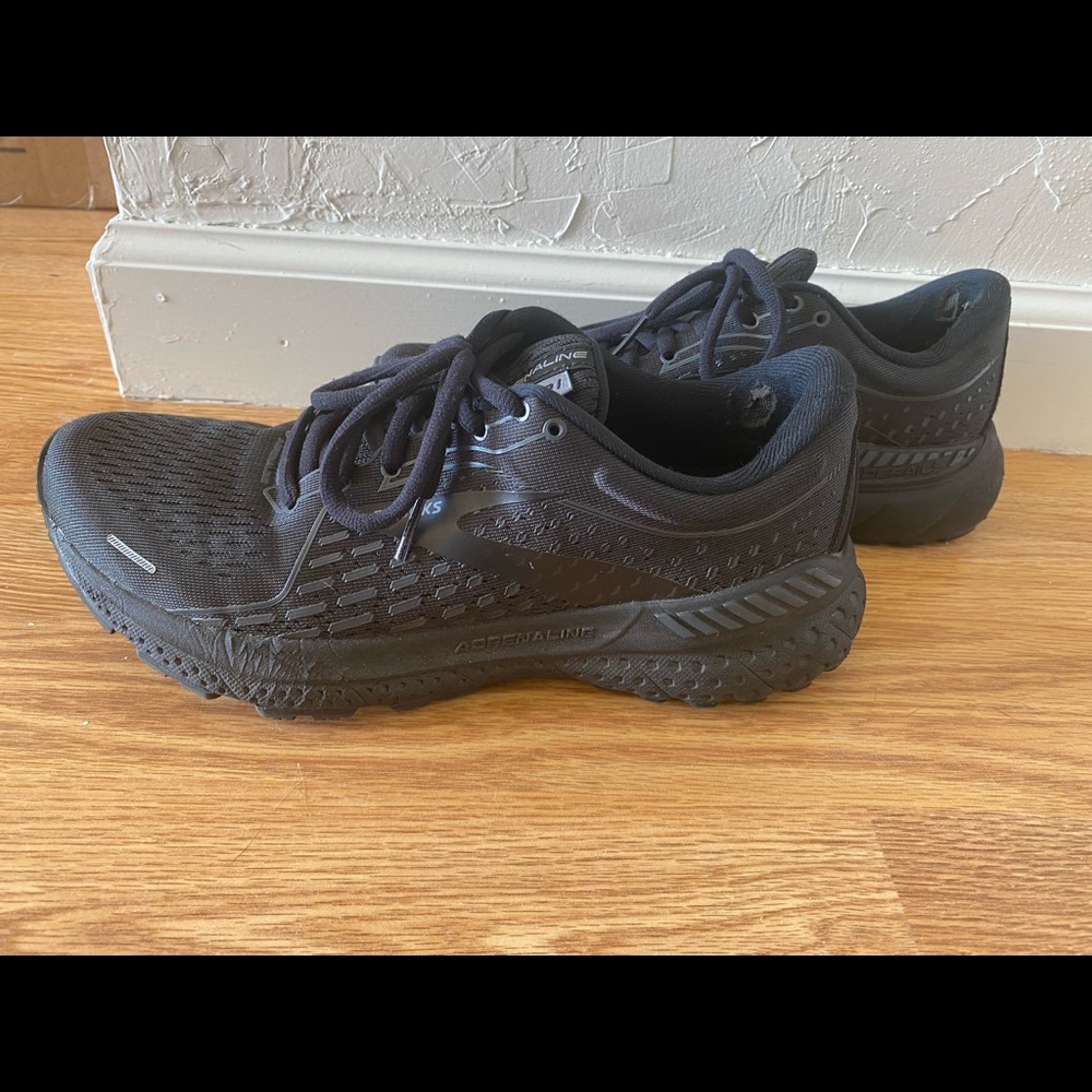 BROOKS SNEAKERS